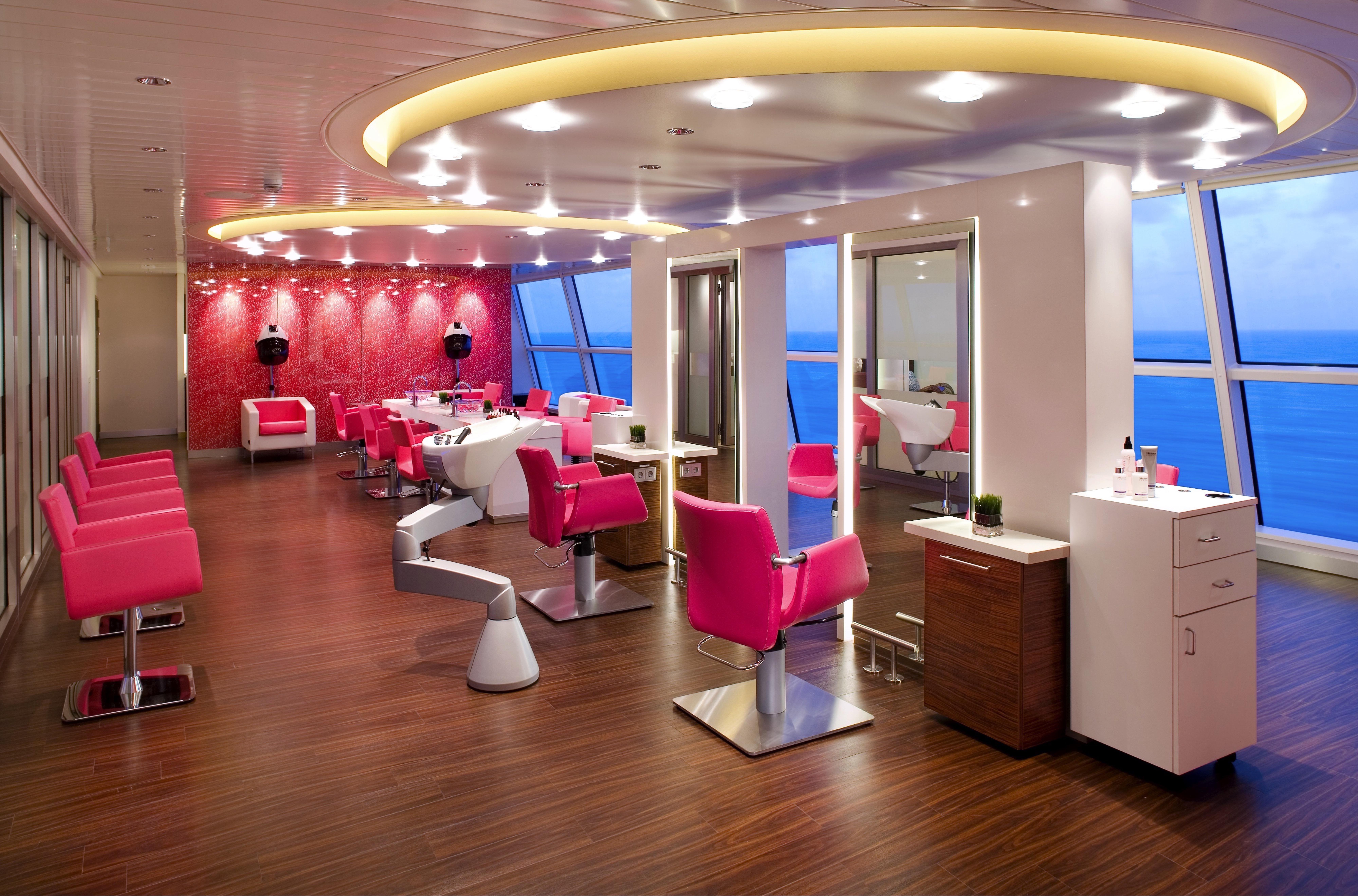 Celebrity Silhouette - Kérastase Salon